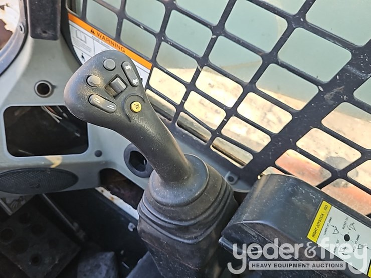2015-bobcat-t750-image-29
