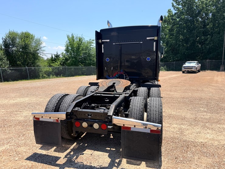 2010-kenworth-t800-image-15