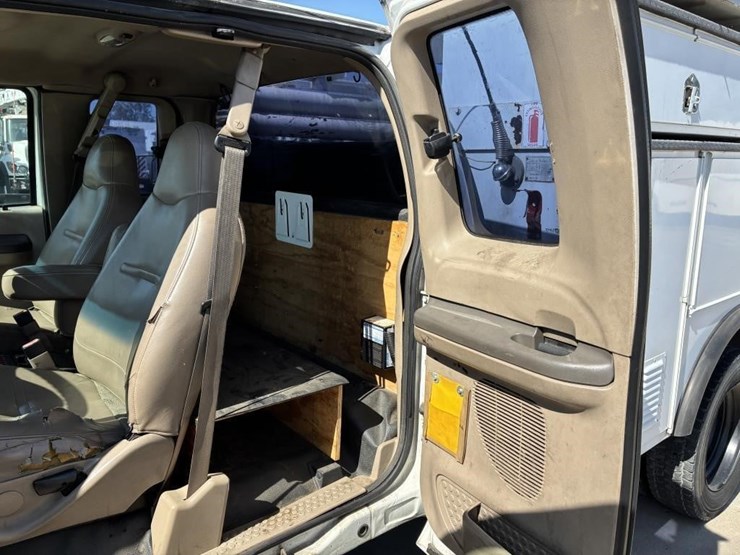 2004-ford-f450-image-25