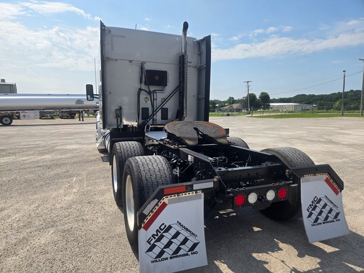 2018-kenworth-t680-image-13