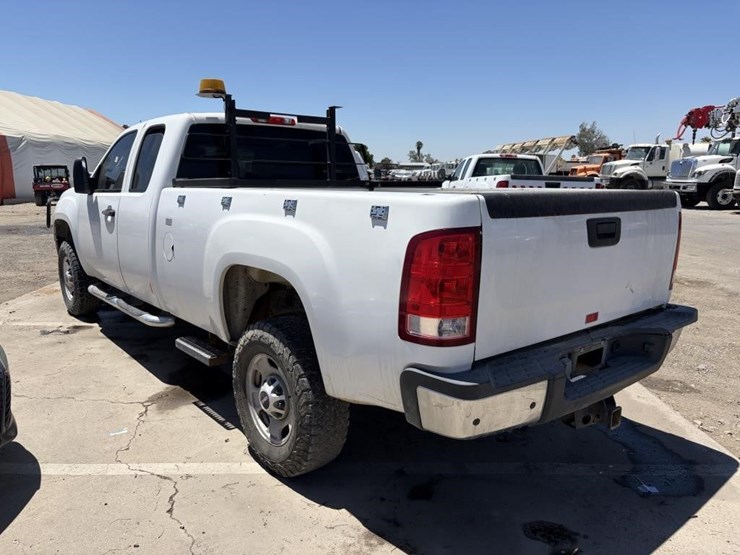 2012-gmc-sierra-2500-image-4
