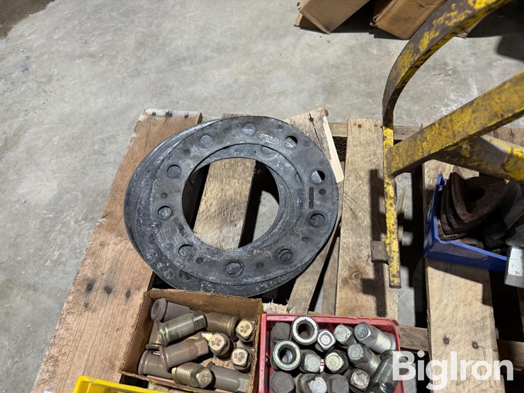 pallet-of-misc-truck-parts-image-19
