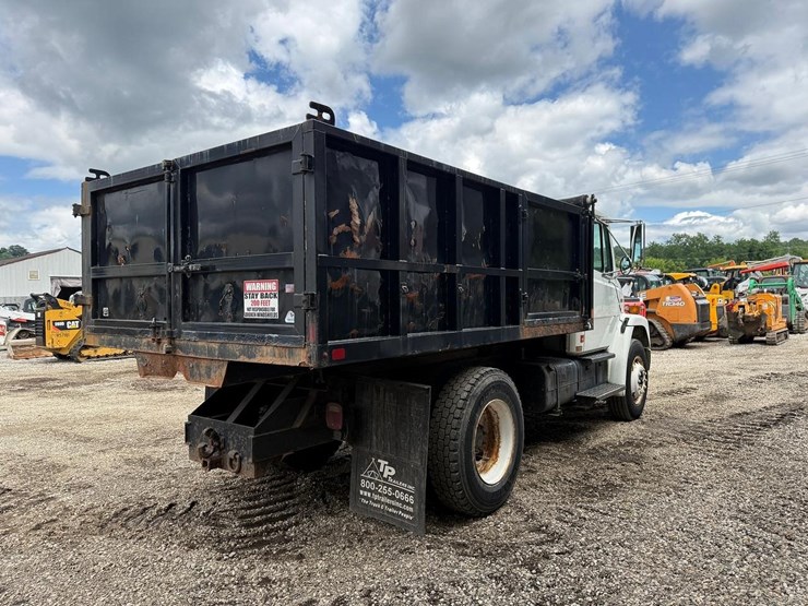 2000-freightliner-fl70-image-4