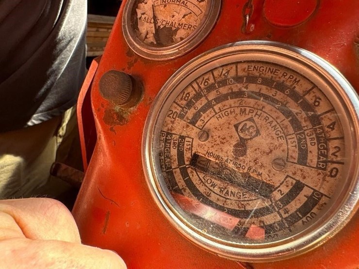 allis-chalmers-d17-gas-tractor-image-11