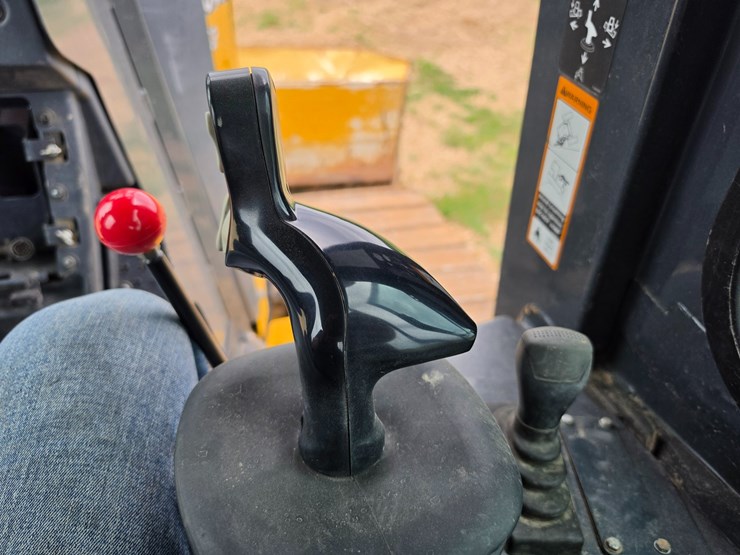 2015-deere-700k-image-41