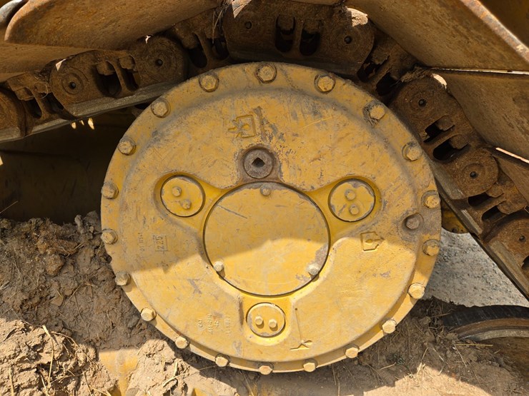 2019-caterpillar-d6-image-62