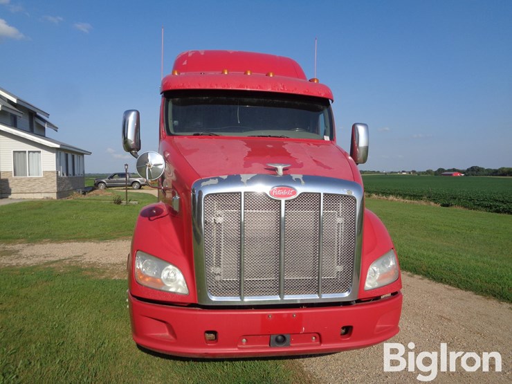 2013-peterbilt-587-image-2