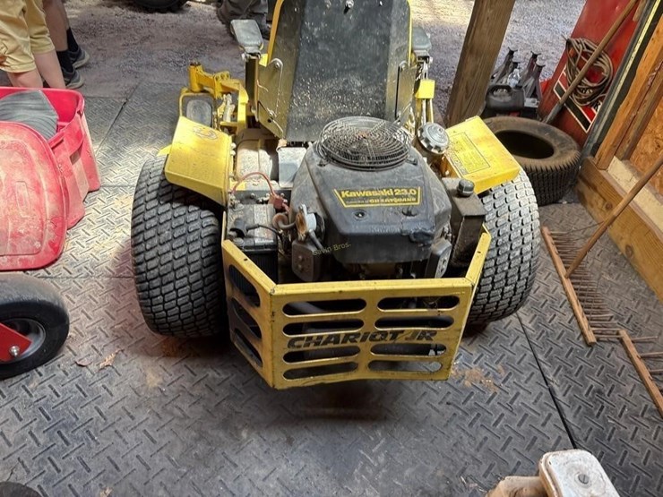 great-dane-chariot-jr-zero-turn-mower-image-6