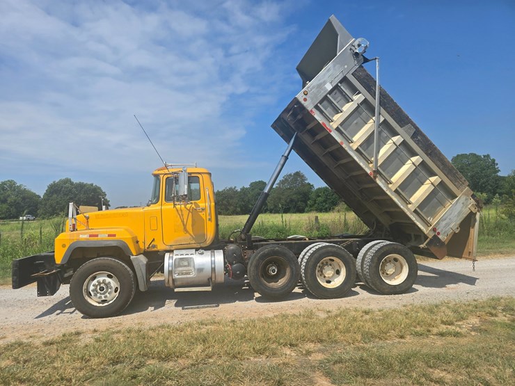 2002-mack-rd688s-image-30