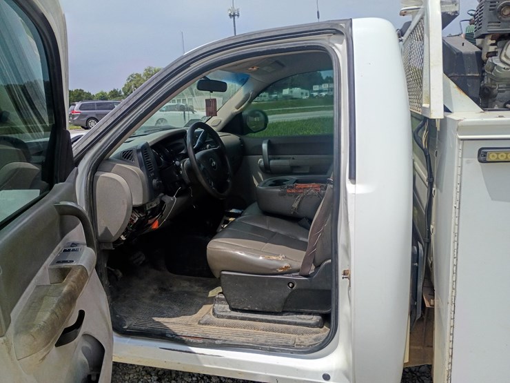 2008-chevrolet-silverado-3500-image-27
