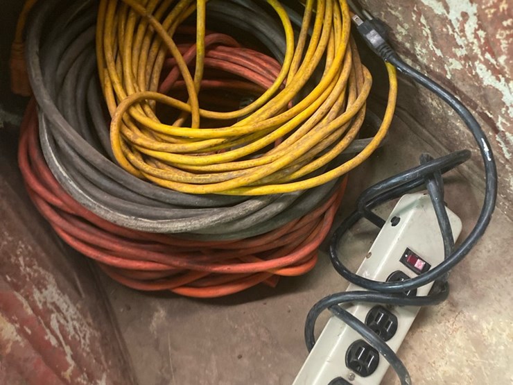 #252-•-extension-cords-image-3