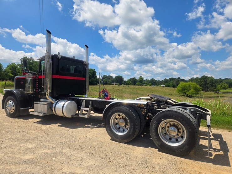 2016-peterbilt-389-image-9