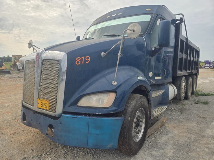 2011-kenworth-t700-image-1