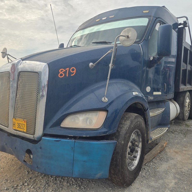 2011 KENWORTH T700