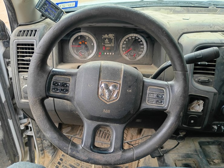 2014-dodge-3500-image-40