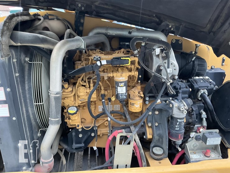 2017-caterpillar-tl642d-image-16