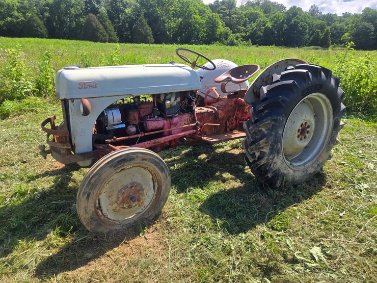 1950-ford-8n-image-2