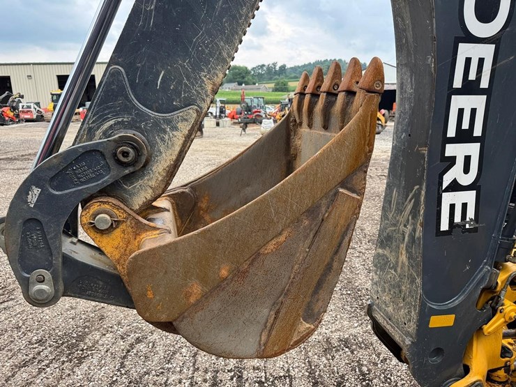 2018-deere-310l-image-18