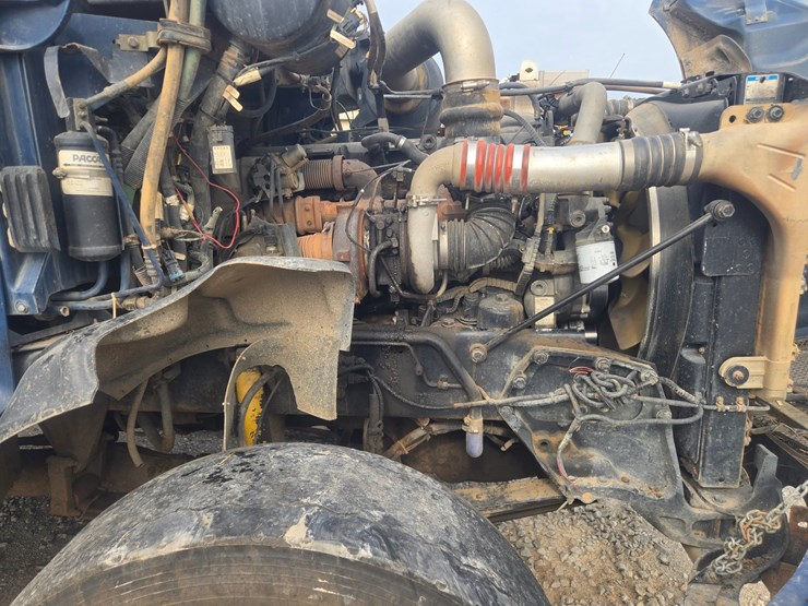 2011-kenworth-t700-image-48