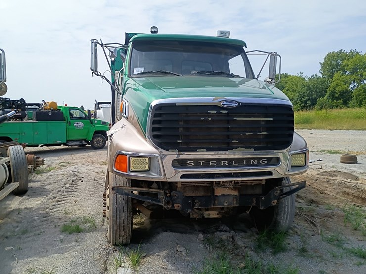 2008-sterling-l9500-image-14