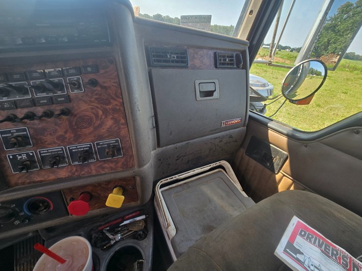 2002-kenworth-w900-image-47