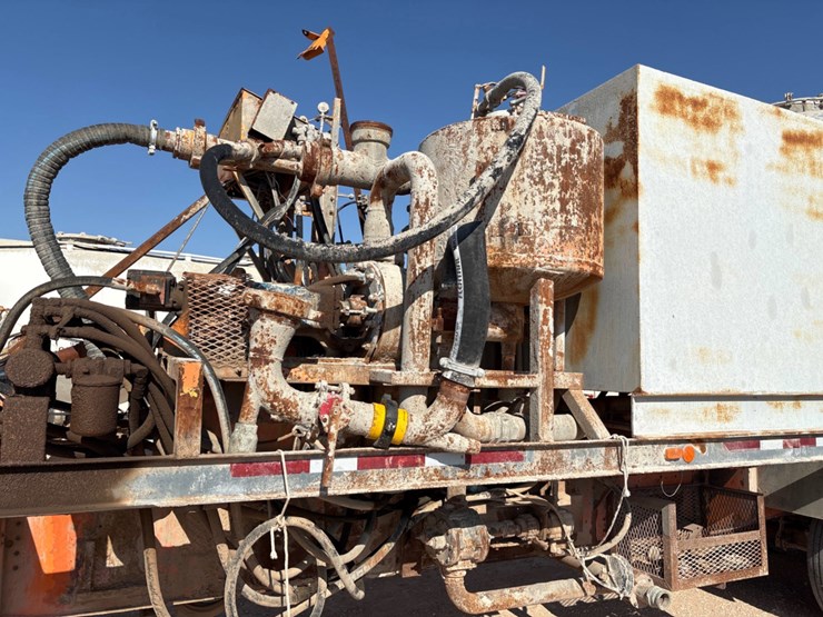 national-oilwell-p17-t/a-cement-pump-trailer-image-7