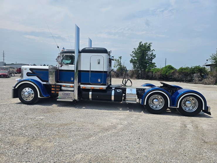 2000-peterbilt-379-image-13