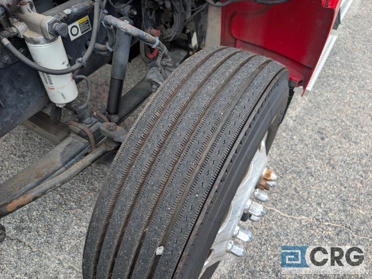 2010-peterbilt-335-image-35