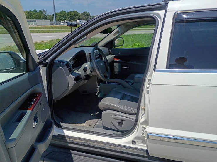 2007-jeep-grand-cherokee-image-25