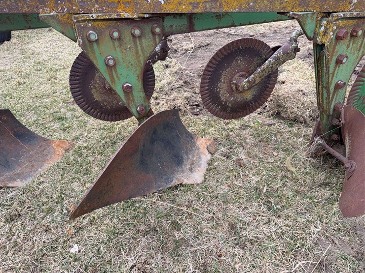 john-deere-pull-type-four-bottom-plow-image-12