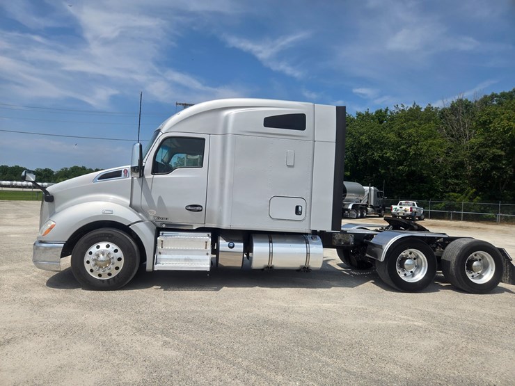 2019-kenworth-t680-image-6
