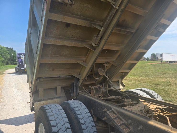 2002-mack-rd688s-image-45