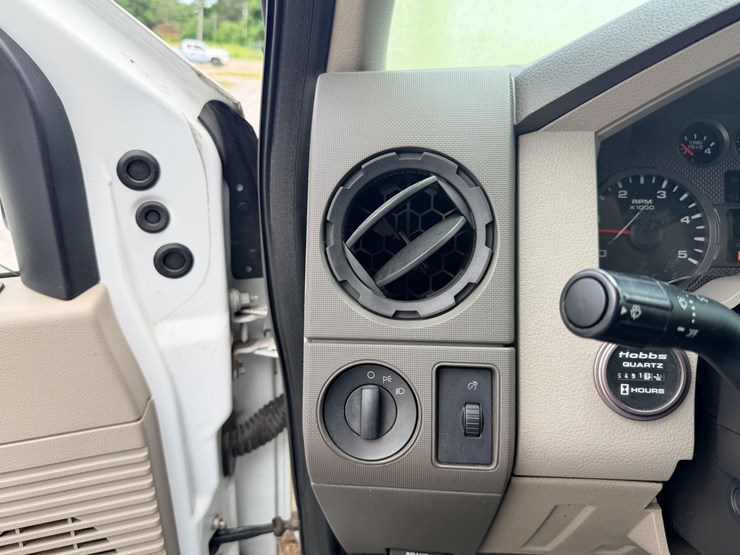 2010-ford-f550-image-62