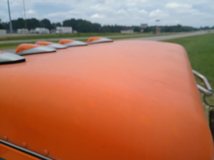 2012-peterbilt-384-image-78