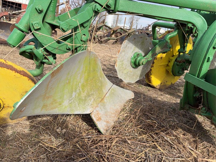 john-deere-pull-type-three-bottom-plow-image-14