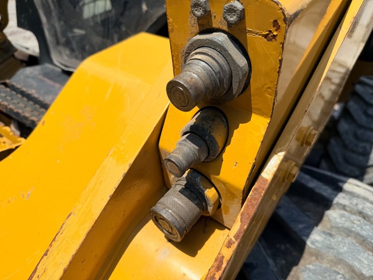 2014-caterpillar-272d-image-71