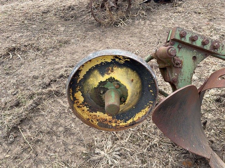 john-deere-three-bottom-three-point-plow-image-12