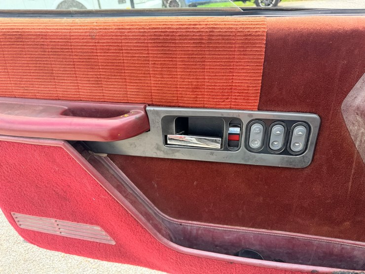 1993-chevrolet-k2500-image-52