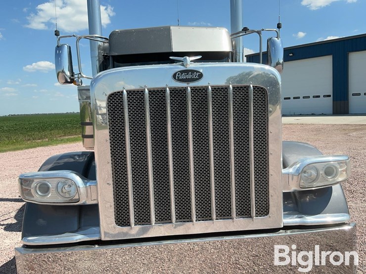 2012-peterbilt-389-image-14