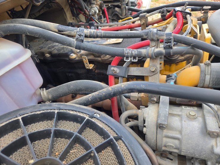 2007-freightliner-m2-106-image-35