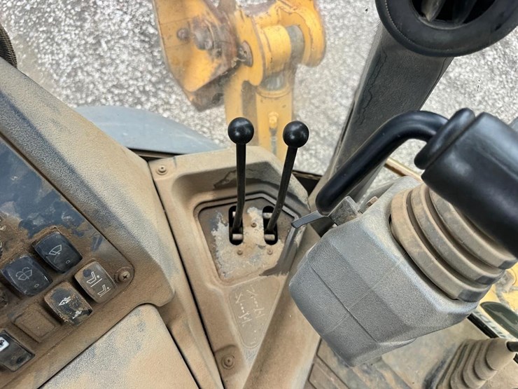 2018-deere-310l-image-29
