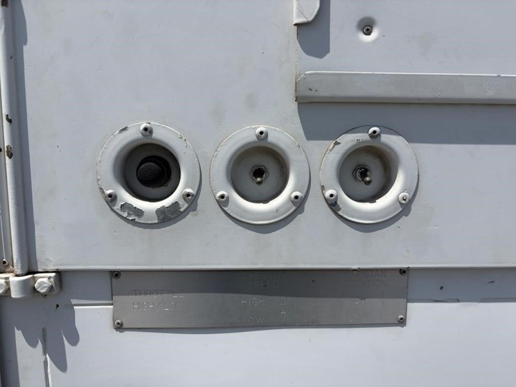 2000-freightliner-fl80-image-31