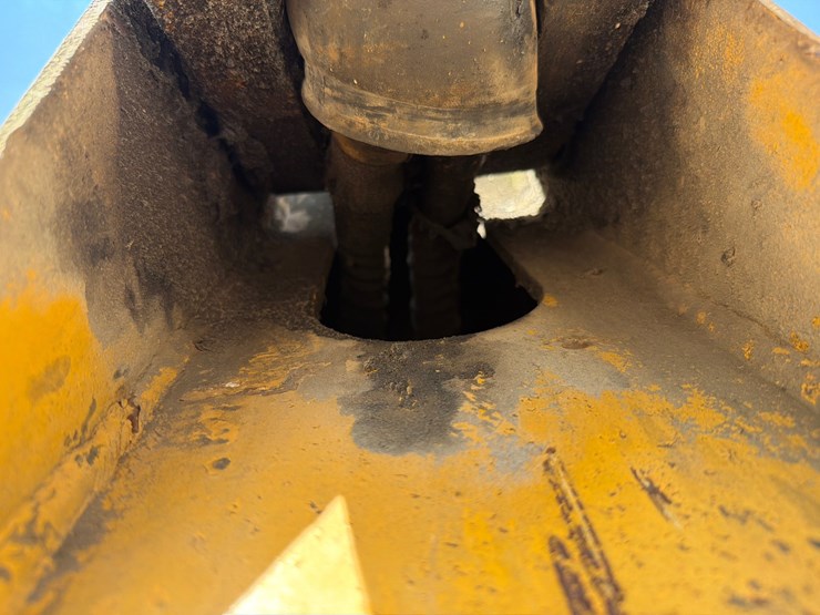 2000-deere-710d-image-126