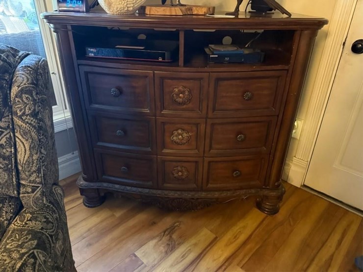 wood-tv-stand-image-1