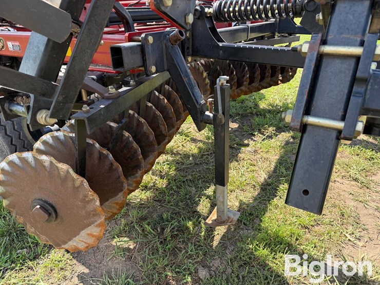 case-ih-330-image-12