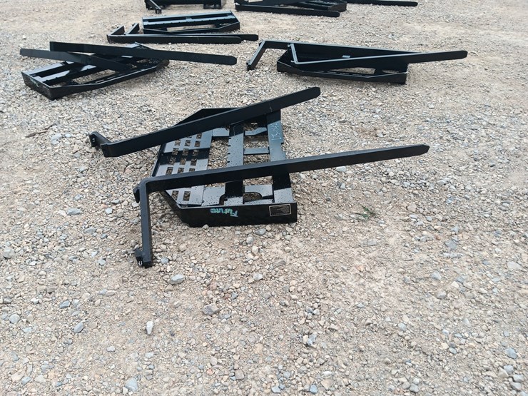 #l75-042-•-future-pallet-fork-skid-steer-attachment-image-4