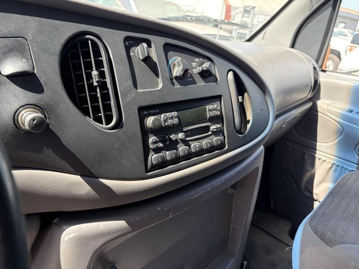 2000-ford-e350-image-23