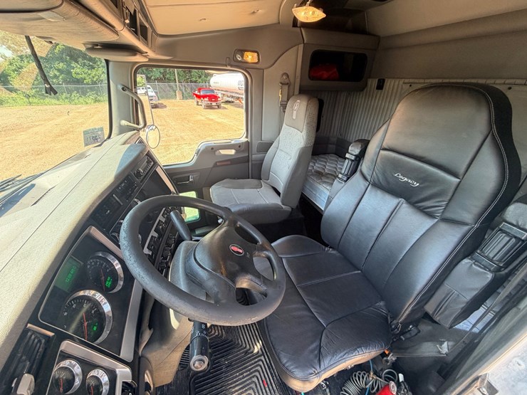 2010-kenworth-t800-image-89