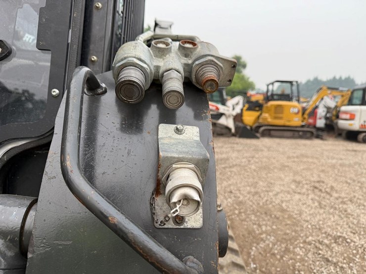 2019-new-holland-c232-image-11