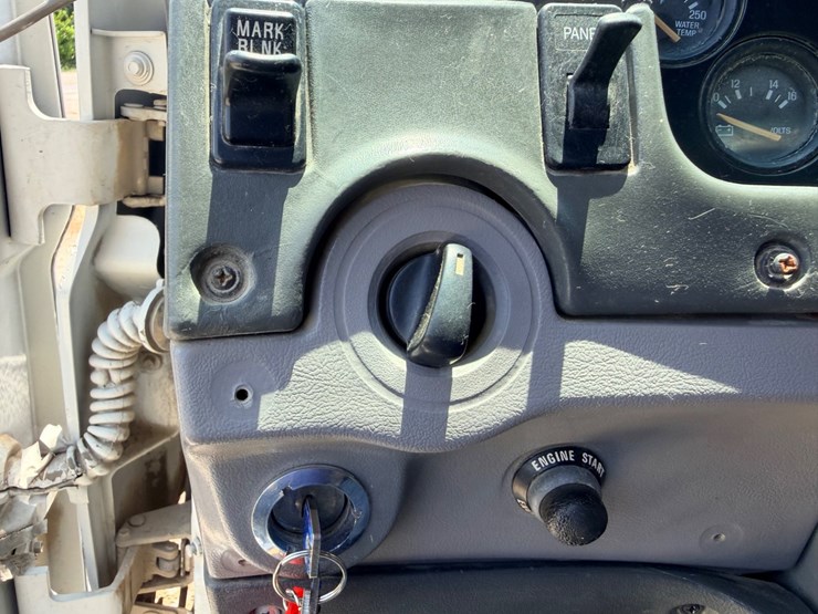 1996-ford-at9513-image-161